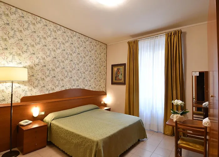 ホテル Innocenti 3*