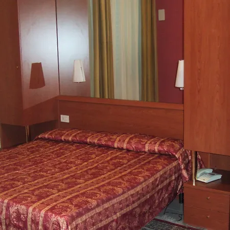 Hotel Innocenti 3*