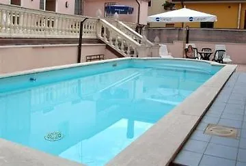 Innocenti Szálloda